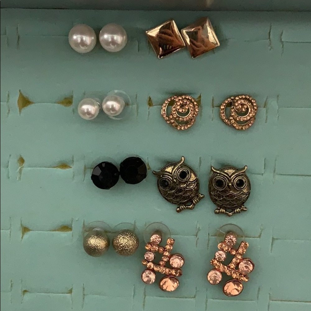 Earrings. 8 pairs